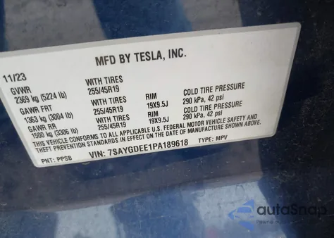 2023 Tesla Model Y Awd/Long Range Dual Motor All-Wheel Drive z USA, uszkodzony, nr VIN 7SAYGDEE1PA189618